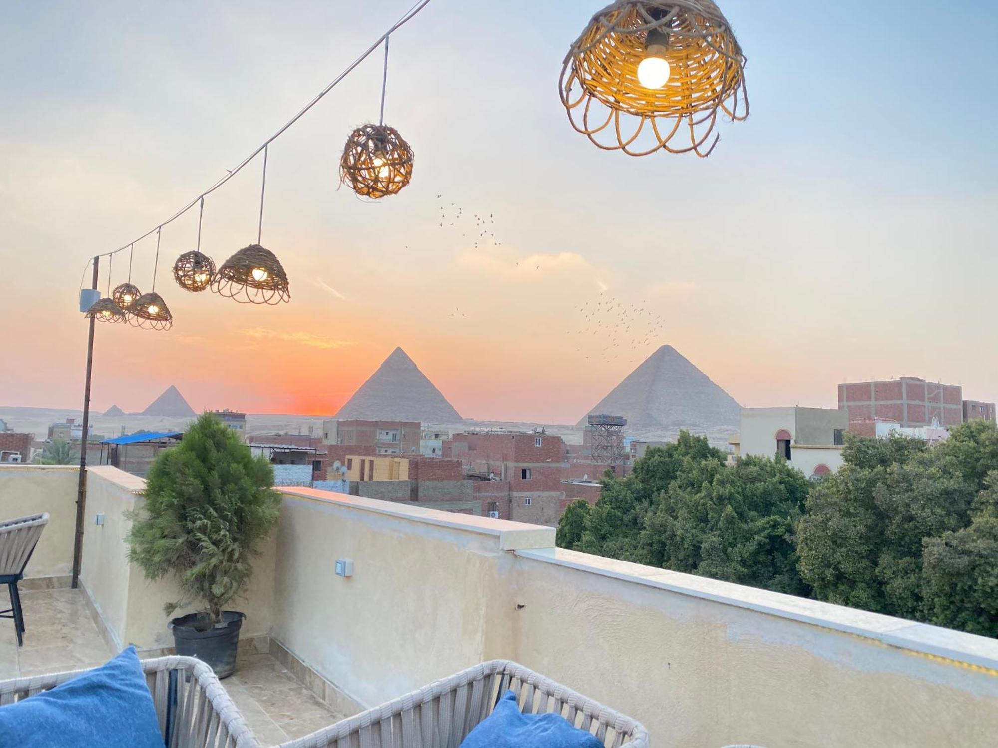 4 Pyramids